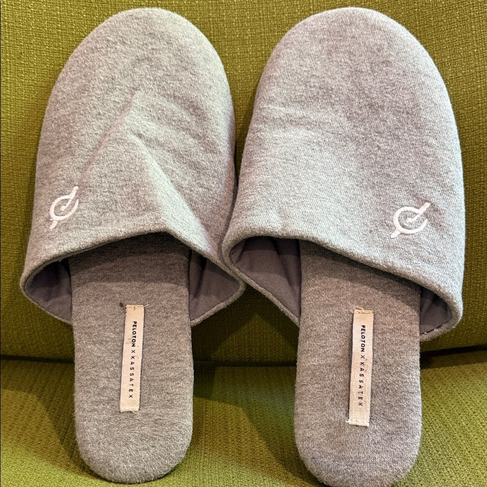 Peloton Gray Cozy Slip-On Women's Slippers